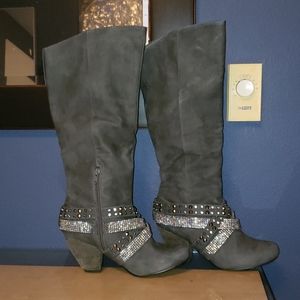 Short heeled statement boots